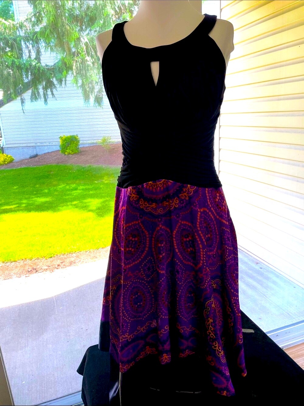 Women’s EUC SANGRIA Sleeveless Dress With A Ruched Bodice & Keyhole neckline 10